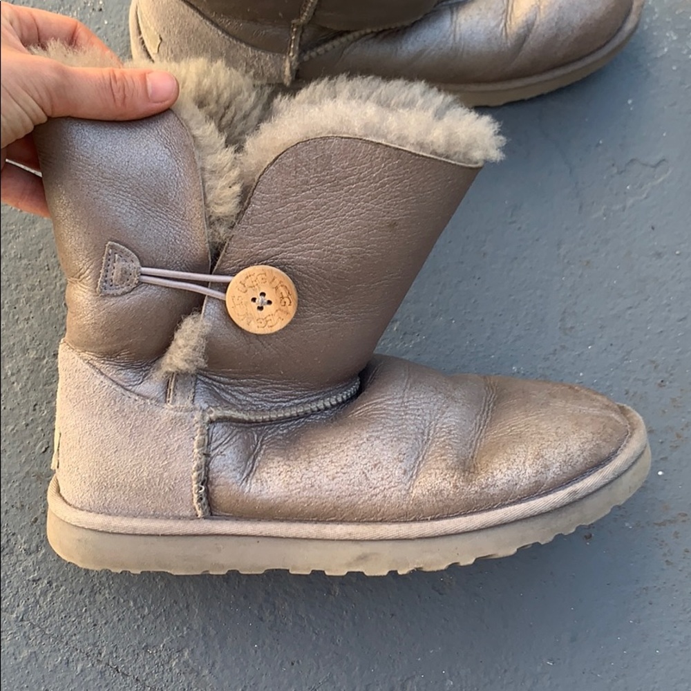 Silver Bailey button Ugg’s
